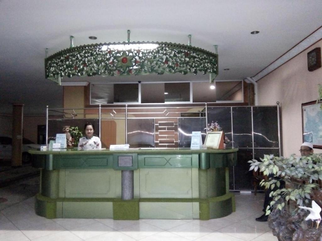 New Merdeka Hotel Jembel Exterior foto