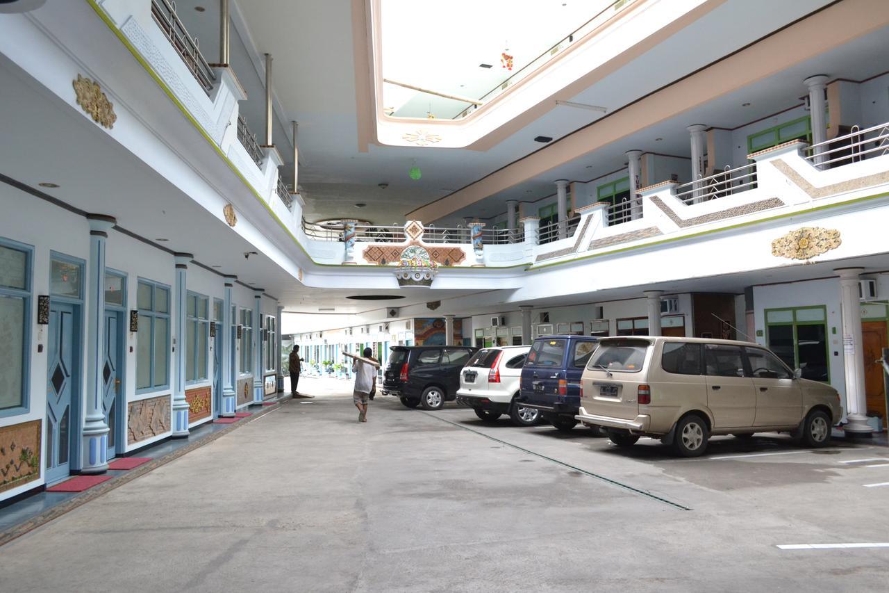 New Merdeka Hotel Jembel Exterior foto